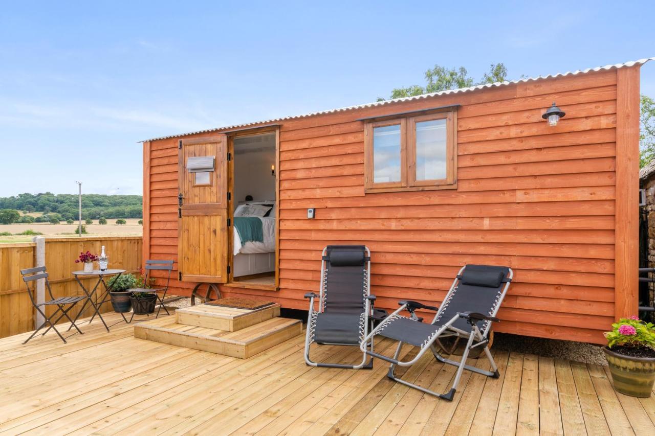 Outbak Shepherds Hut 첼튼엄 외부 사진
