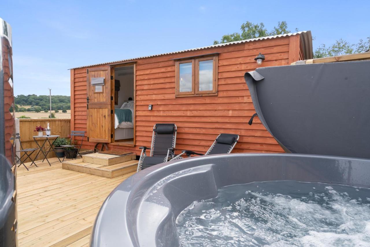 Outbak Shepherds Hut 첼튼엄 외부 사진